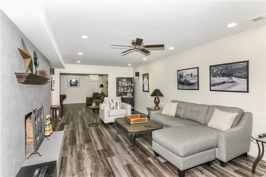 1185 Kingston Drive, Sandy Springs, Georgia 30342, 5 Bedrooms Bedrooms, ,6 BathroomsBathrooms,Residential,Sold,1185 Kingston Drive,6664386