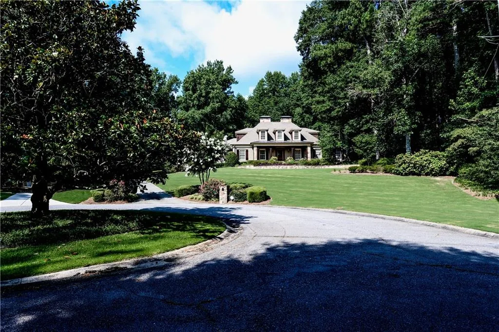 1185 Kingston Drive, Sandy Springs, Georgia 30342, 5 Bedrooms Bedrooms, ,6 BathroomsBathrooms,Residential,Sold,1185 Kingston Drive,6664386