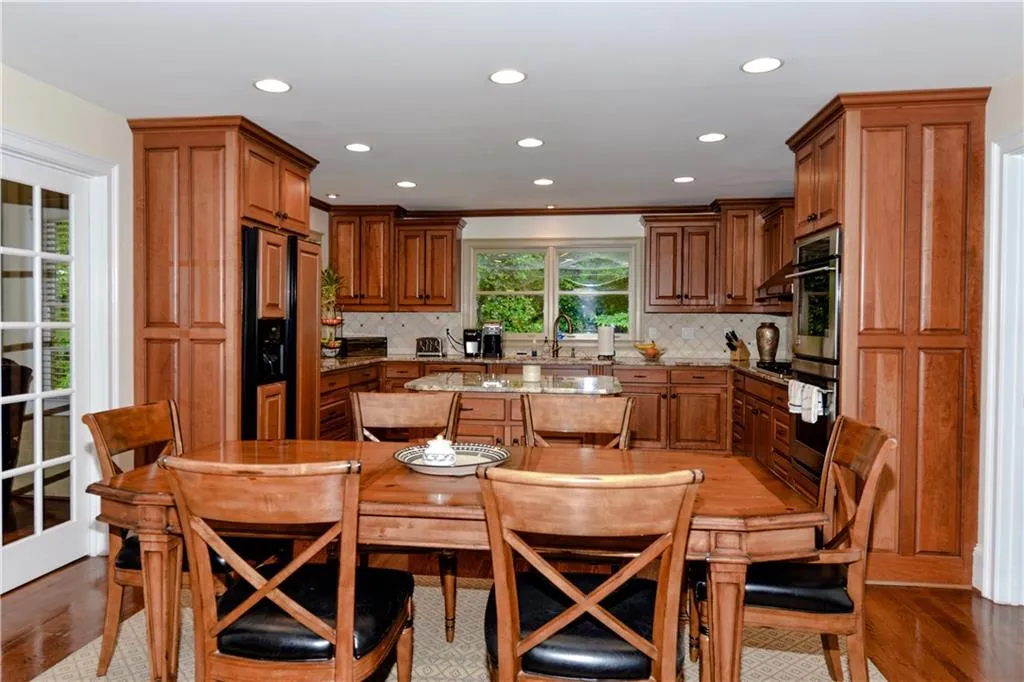 1185 Kingston Drive, Sandy Springs, Georgia 30342, 5 Bedrooms Bedrooms, ,6 BathroomsBathrooms,Residential,Sold,1185 Kingston Drive,6664386