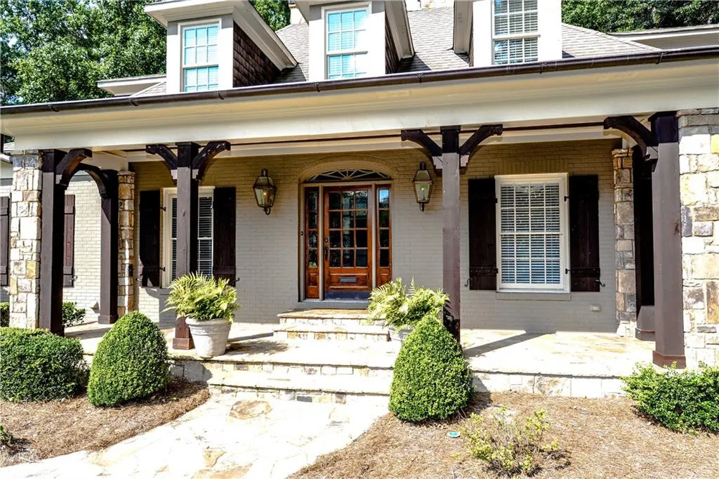 1185 Kingston Drive, Sandy Springs, Georgia 30342, 5 Bedrooms Bedrooms, ,6 BathroomsBathrooms,Residential,Sold,1185 Kingston Drive,6664386