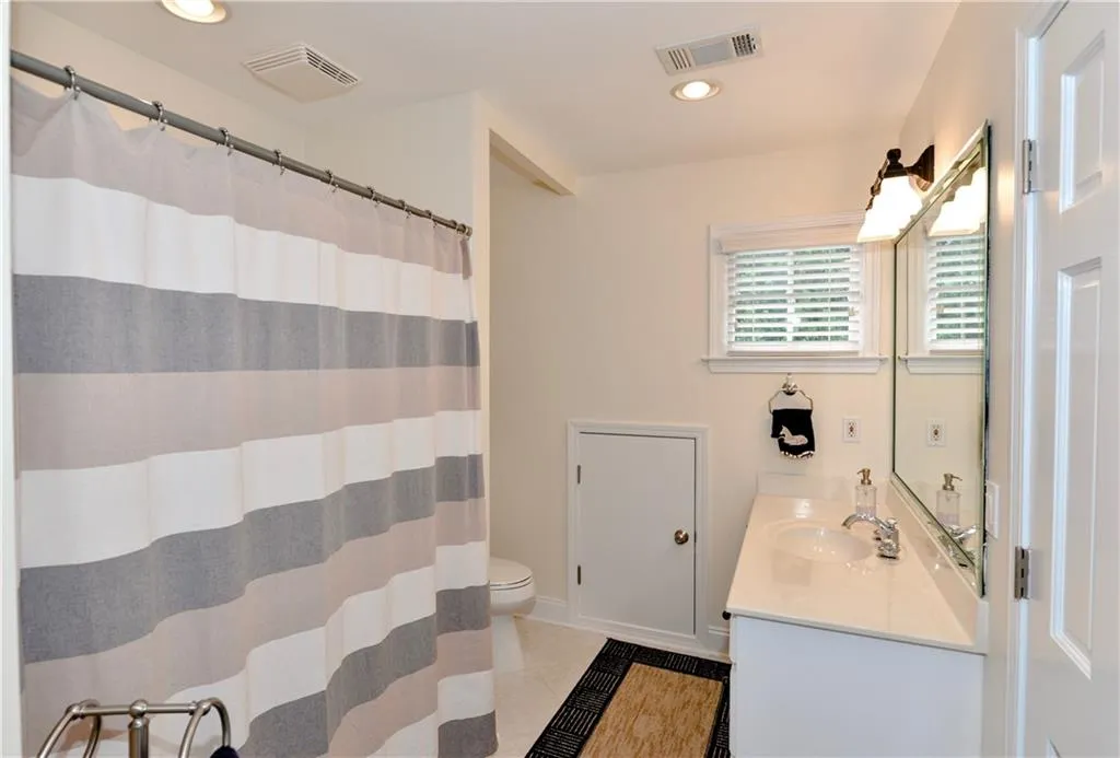 1185 Kingston Drive, Sandy Springs, Georgia 30342, 5 Bedrooms Bedrooms, ,6 BathroomsBathrooms,Residential,Sold,1185 Kingston Drive,6664386