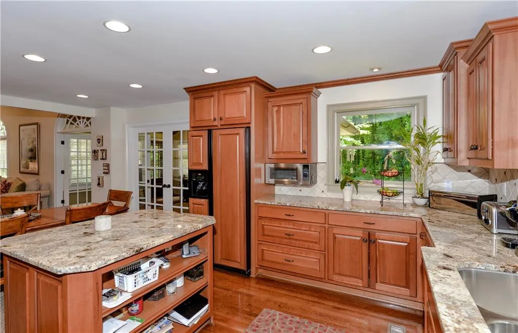 1185 Kingston Drive, Sandy Springs, Georgia 30342, 5 Bedrooms Bedrooms, ,6 BathroomsBathrooms,Residential,Sold,1185 Kingston Drive,6664386