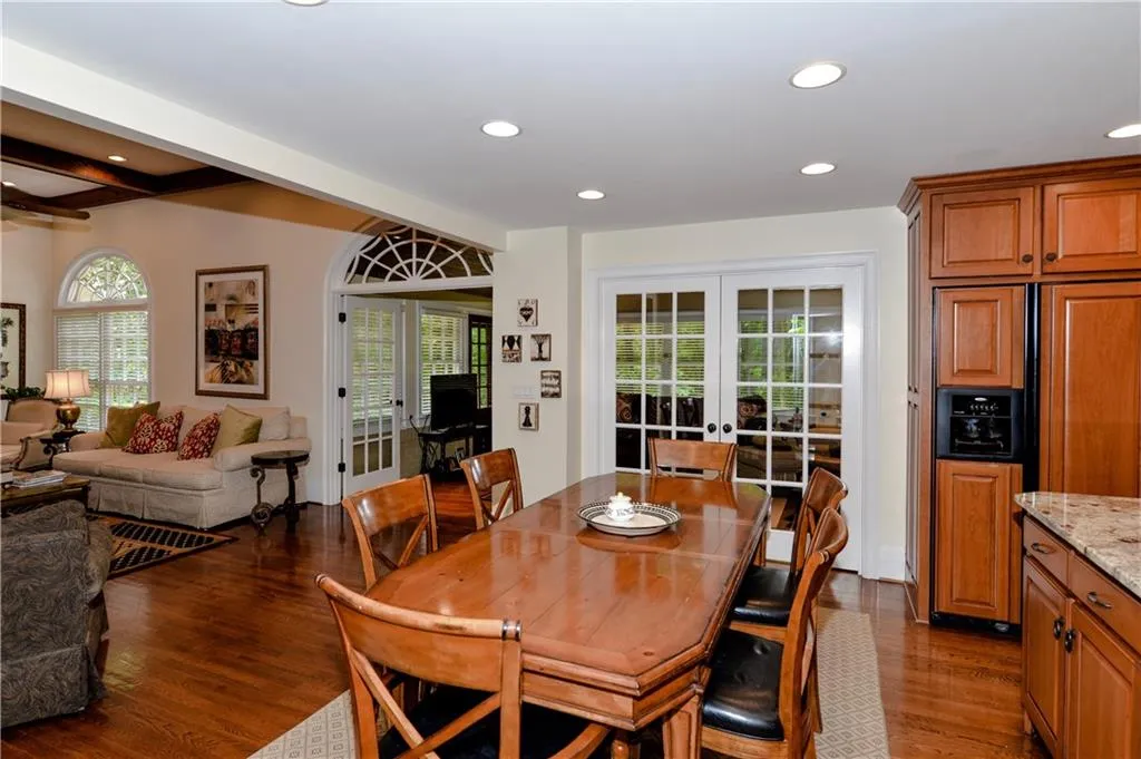 1185 Kingston Drive, Sandy Springs, Georgia 30342, 5 Bedrooms Bedrooms, ,6 BathroomsBathrooms,Residential,Sold,1185 Kingston Drive,6664386