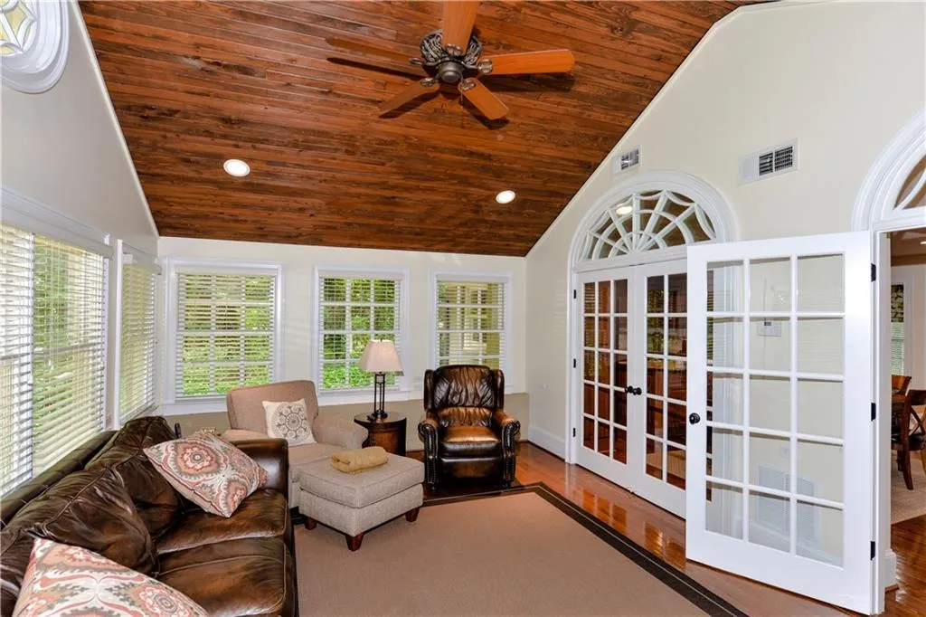 1185 Kingston Drive, Sandy Springs, Georgia 30342, 5 Bedrooms Bedrooms, ,6 BathroomsBathrooms,Residential,Sold,1185 Kingston Drive,6664386