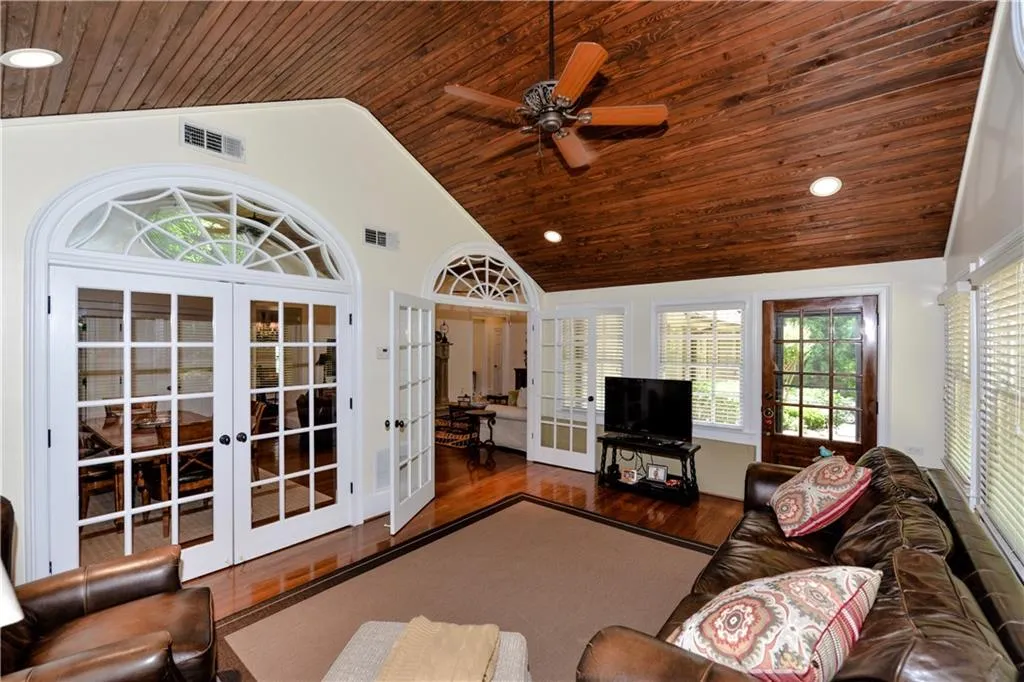 1185 Kingston Drive, Sandy Springs, Georgia 30342, 5 Bedrooms Bedrooms, ,6 BathroomsBathrooms,Residential,Sold,1185 Kingston Drive,6664386