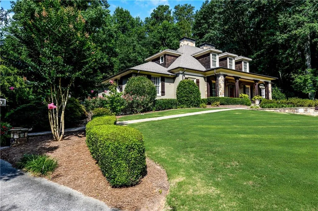 1185 Kingston Drive, Sandy Springs, Georgia 30342, 5 Bedrooms Bedrooms, ,6 BathroomsBathrooms,Residential,Sold,1185 Kingston Drive,6664386