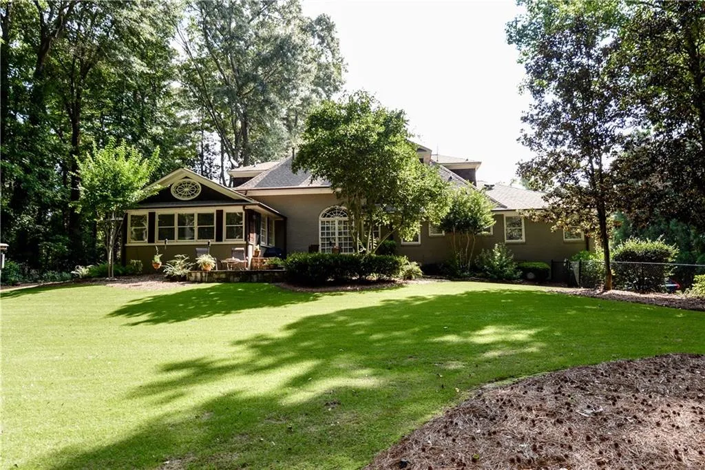 1185 Kingston Drive, Sandy Springs, Georgia 30342, 5 Bedrooms Bedrooms, ,6 BathroomsBathrooms,Residential,Sold,1185 Kingston Drive,6664386