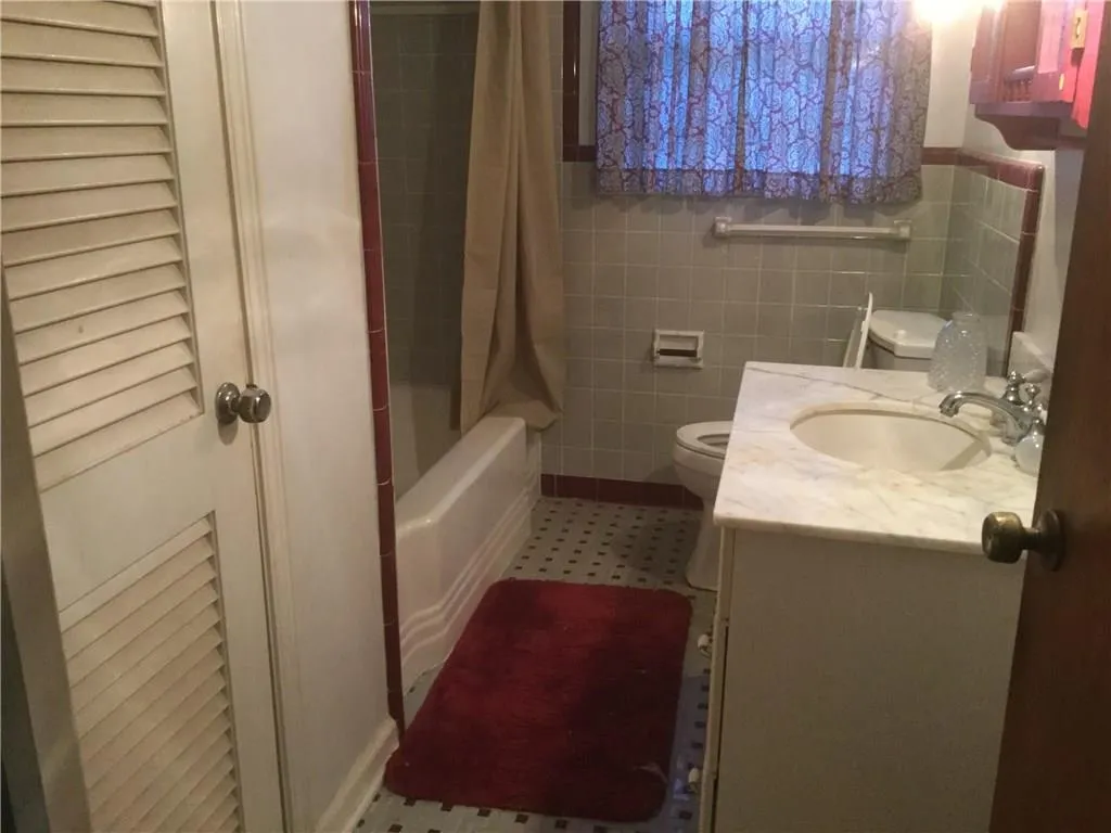 5905 Greenbrier Road, Sandy Springs, Georgia 30328, 3 Bedrooms Bedrooms, ,2 BathroomsBathrooms,Residential,Sold,5905 Greenbrier Road,5780767