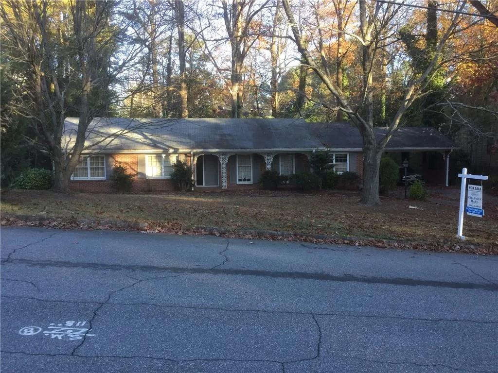 5905 Greenbrier Road, Sandy Springs, Georgia 30328, 3 Bedrooms Bedrooms, ,2 BathroomsBathrooms,Residential,Sold,5905 Greenbrier Road,5780767