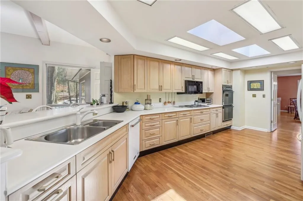 110 Stewart Drive, Atlanta, Georgia 30342, 3 Bedrooms Bedrooms, ,4 BathroomsBathrooms,Residential,For Sale,110 Stewart Drive,7646739