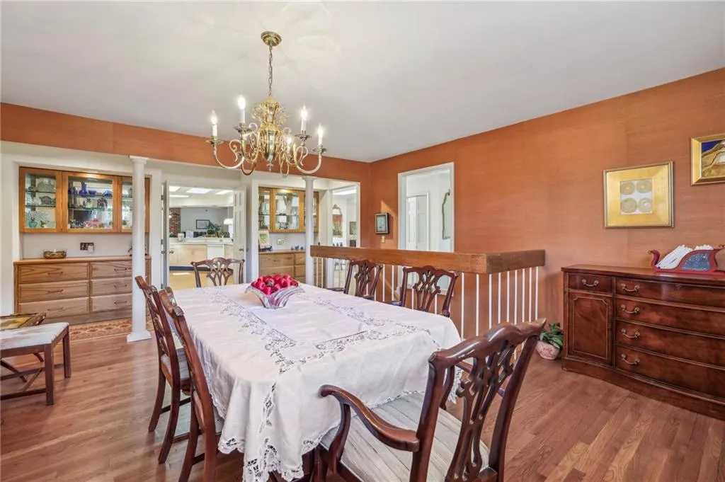 110 Stewart Drive, Atlanta, Georgia 30342, 3 Bedrooms Bedrooms, ,4 BathroomsBathrooms,Residential,For Sale,110 Stewart Drive,7646739