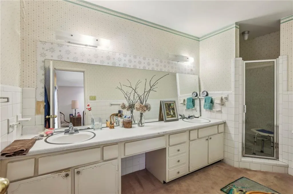 110 Stewart Drive, Atlanta, Georgia 30342, 3 Bedrooms Bedrooms, ,4 BathroomsBathrooms,Residential,For Sale,110 Stewart Drive,7646739