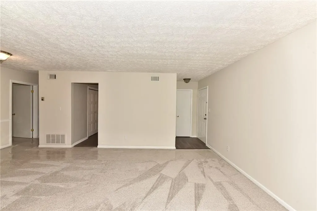 5155 Roswell Road Unit 5, Sandy Springs, Georgia 30342, 1 Bedroom Bedrooms, ,1 BathroomBathrooms,Residential,Sold,5155 Roswell Road Unit 5,5821294