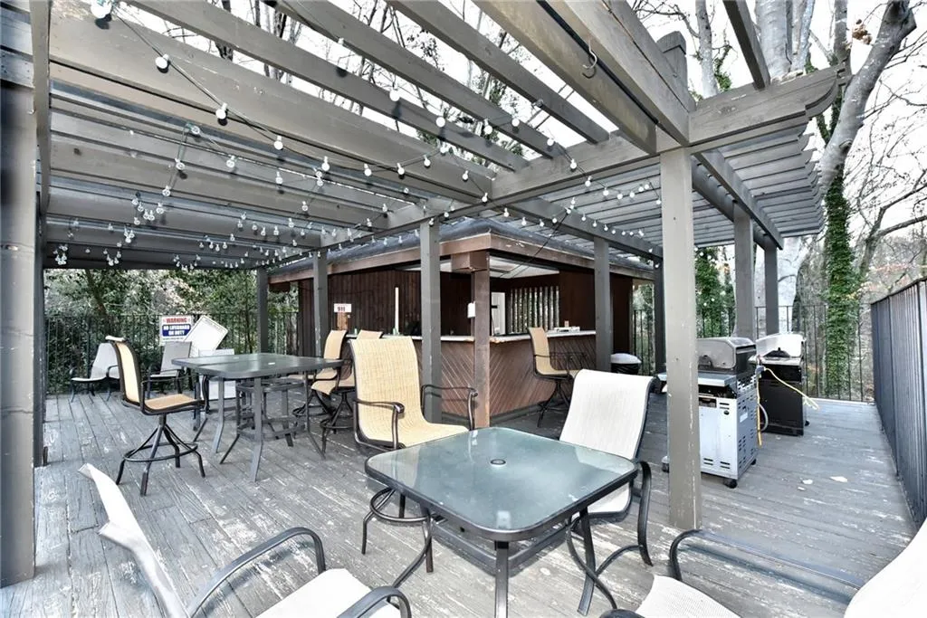 5155 Roswell Road Unit 5, Sandy Springs, Georgia 30342, 1 Bedroom Bedrooms, ,1 BathroomBathrooms,Residential,Sold,5155 Roswell Road Unit 5,5821294