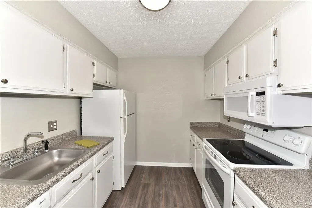 5155 Roswell Road Unit 5, Sandy Springs, Georgia 30342, 1 Bedroom Bedrooms, ,1 BathroomBathrooms,Residential,Sold,5155 Roswell Road Unit 5,5821294