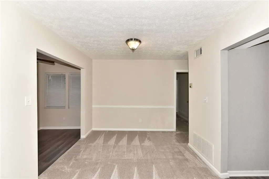 5155 Roswell Road Unit 5, Sandy Springs, Georgia 30342, 1 Bedroom Bedrooms, ,1 BathroomBathrooms,Residential,Sold,5155 Roswell Road Unit 5,5821294