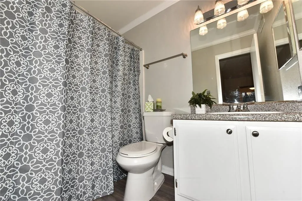 5155 Roswell Road Unit 5, Sandy Springs, Georgia 30342, 1 Bedroom Bedrooms, ,1 BathroomBathrooms,Residential,Sold,5155 Roswell Road Unit 5,5821294