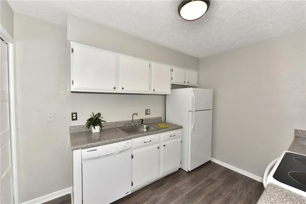 5155 Roswell Road Unit 5, Sandy Springs, Georgia 30342, 1 Bedroom Bedrooms, ,1 BathroomBathrooms,Residential,Sold,5155 Roswell Road Unit 5,5821294