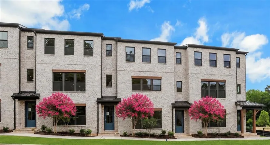 Welcome to The Groves at Myrtle!! It is a short walk to Canton Street, to the Chattahoochee River, the Roswell Farmer's Market and more!!