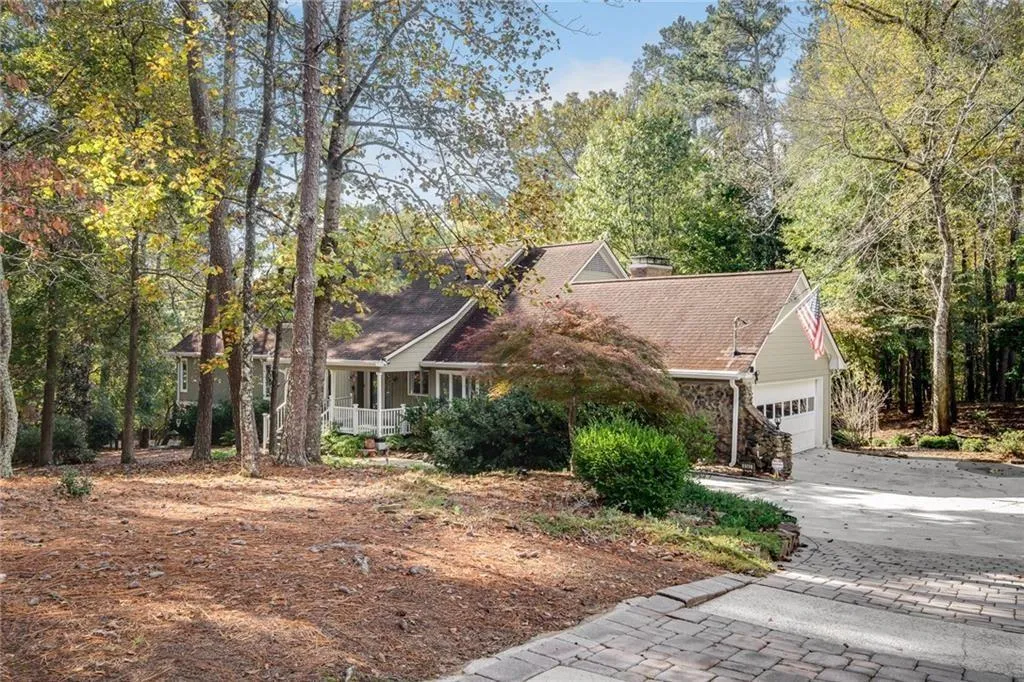 8140 Innsbruck Drive, Sandy Springs, Georgia 30350, 4 Bedrooms Bedrooms, ,4 BathroomsBathrooms,Residential,Sold,8140 Innsbruck Drive,7008332