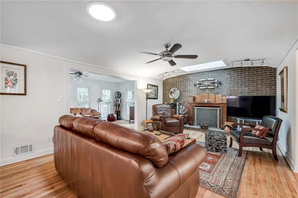 8140 Innsbruck Drive, Sandy Springs, Georgia 30350, 4 Bedrooms Bedrooms, ,4 BathroomsBathrooms,Residential,Sold,8140 Innsbruck Drive,7008332