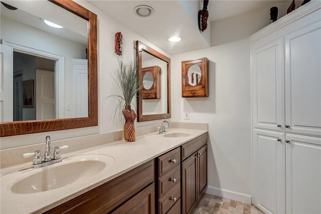 8140 Innsbruck Drive, Sandy Springs, Georgia 30350, 4 Bedrooms Bedrooms, ,4 BathroomsBathrooms,Residential,Sold,8140 Innsbruck Drive,7008332