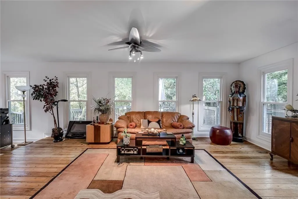 8140 Innsbruck Drive, Sandy Springs, Georgia 30350, 4 Bedrooms Bedrooms, ,4 BathroomsBathrooms,Residential,Sold,8140 Innsbruck Drive,7008332
