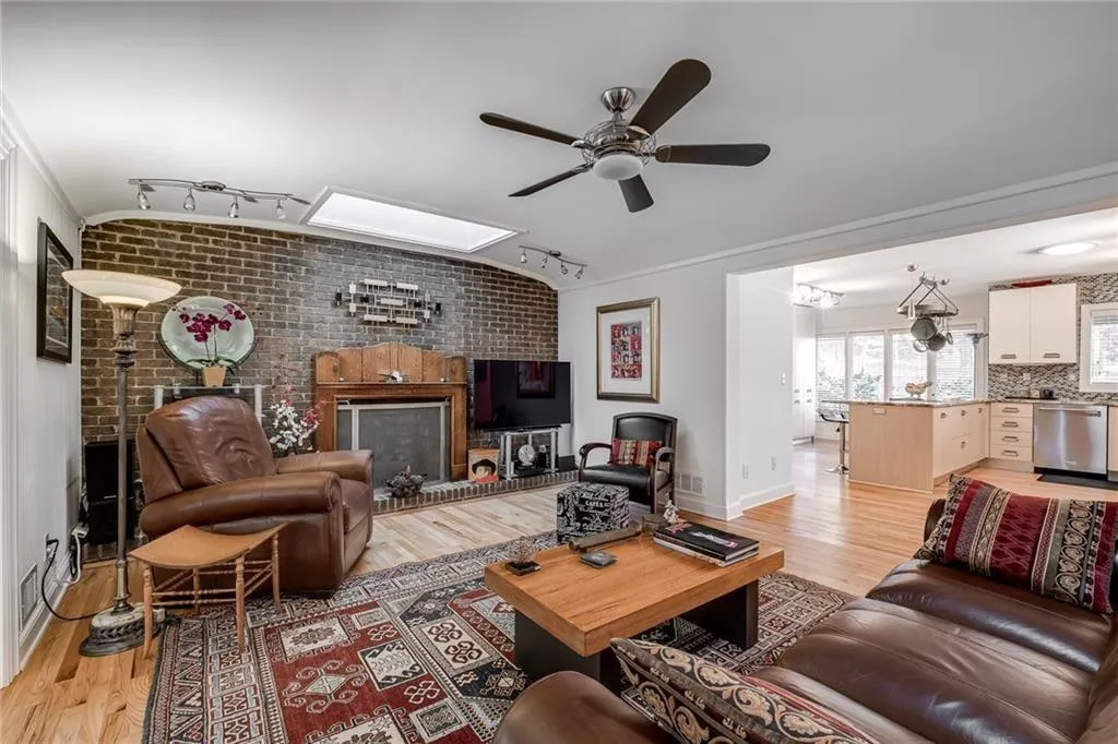 8140 Innsbruck Drive, Sandy Springs, Georgia 30350, 4 Bedrooms Bedrooms, ,4 BathroomsBathrooms,Residential,Sold,8140 Innsbruck Drive,7008332
