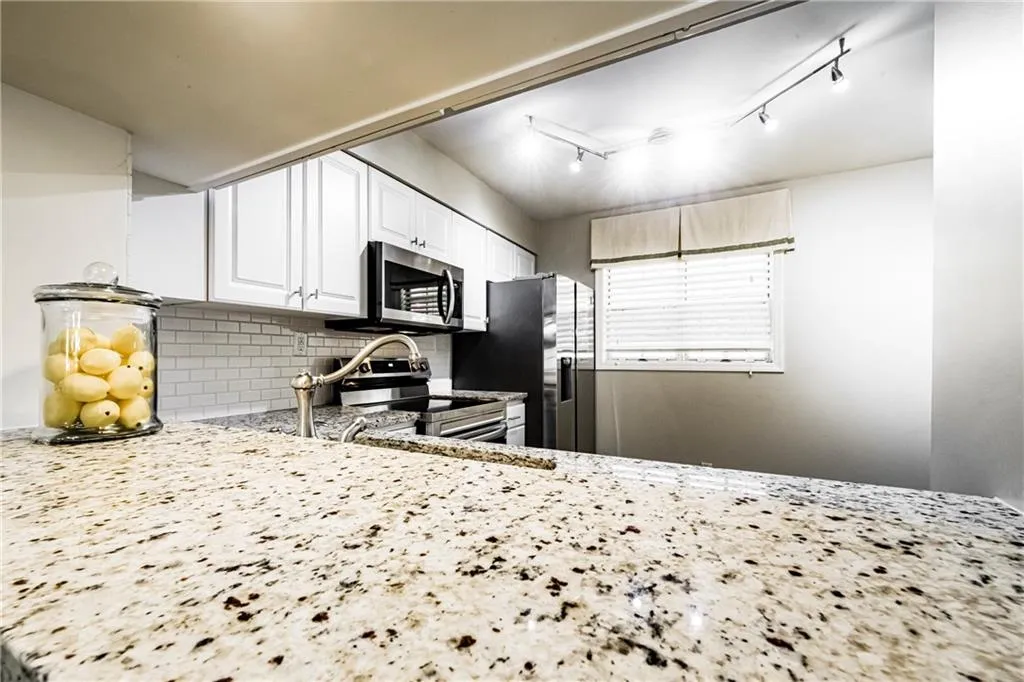 5630 Chemin De Vie, Atlanta, Georgia 30342, 2 Bedrooms Bedrooms, ,2 BathroomsBathrooms,Residential,Sold,5630 Chemin De Vie,6940548