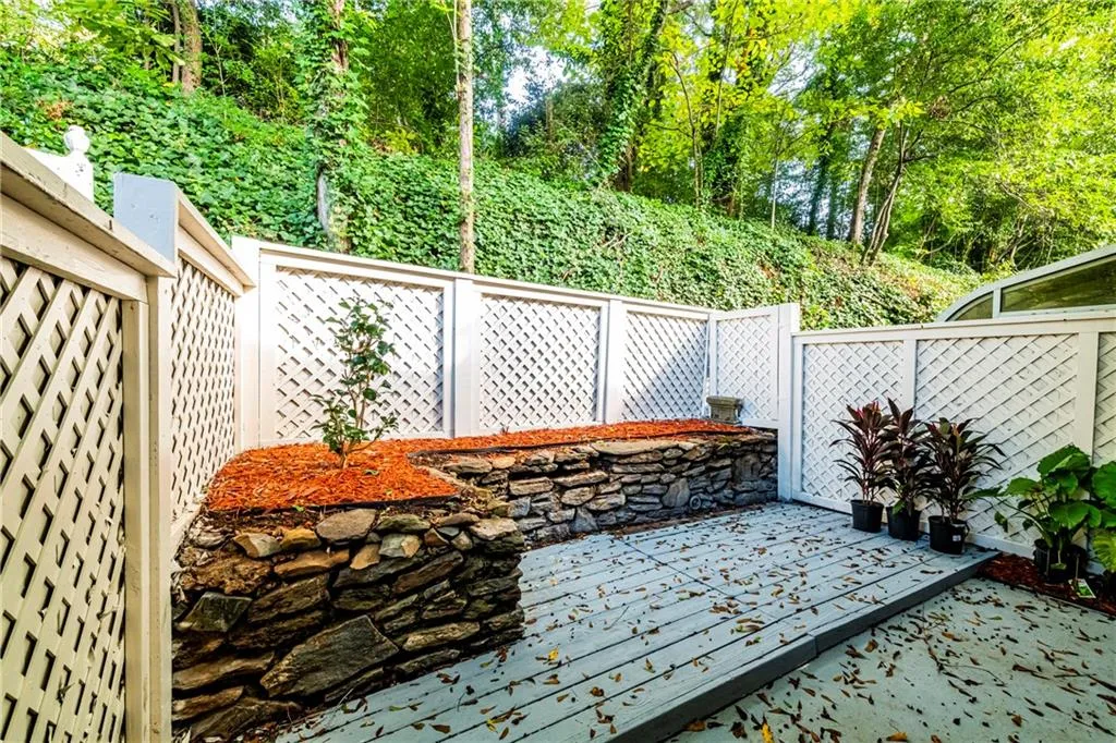 5630 Chemin De Vie, Atlanta, Georgia 30342, 2 Bedrooms Bedrooms, ,2 BathroomsBathrooms,Residential,Sold,5630 Chemin De Vie,6940548