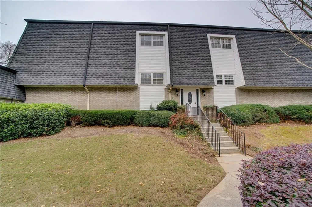 5535 Chemin De Vie, Atlanta, Georgia 30342, 2 Bedrooms Bedrooms, ,2 BathroomsBathrooms,Residential,Sold,5535 Chemin De Vie,5941015
