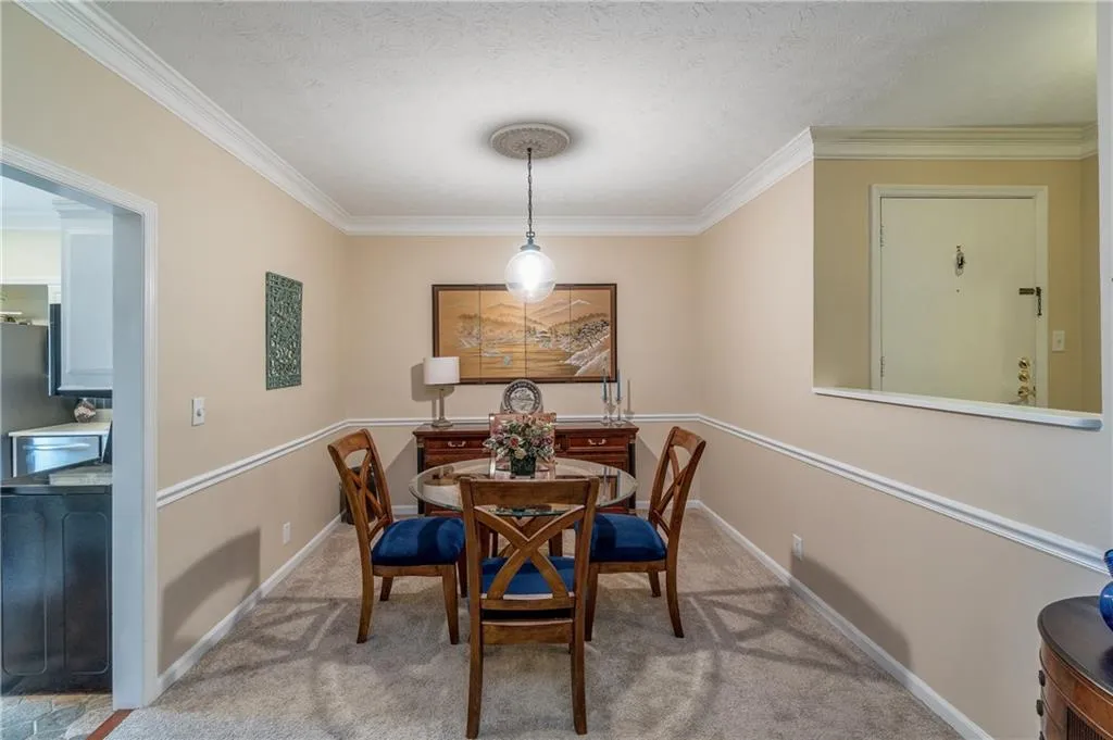 5535 Chemin De Vie, Atlanta, Georgia 30342, 2 Bedrooms Bedrooms, ,2 BathroomsBathrooms,Residential,Sold,5535 Chemin De Vie,5941015