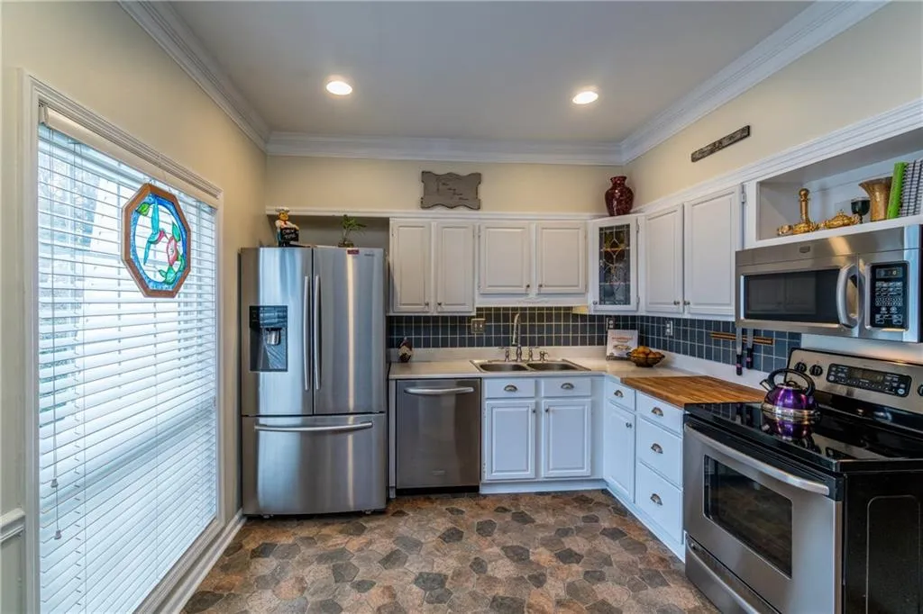 5535 Chemin De Vie, Atlanta, Georgia 30342, 2 Bedrooms Bedrooms, ,2 BathroomsBathrooms,Residential,Sold,5535 Chemin De Vie,5941015