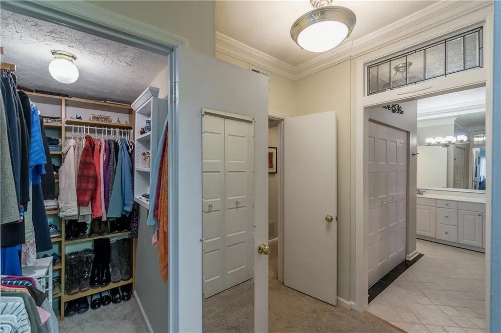 5535 Chemin De Vie, Atlanta, Georgia 30342, 2 Bedrooms Bedrooms, ,2 BathroomsBathrooms,Residential,Sold,5535 Chemin De Vie,5941015
