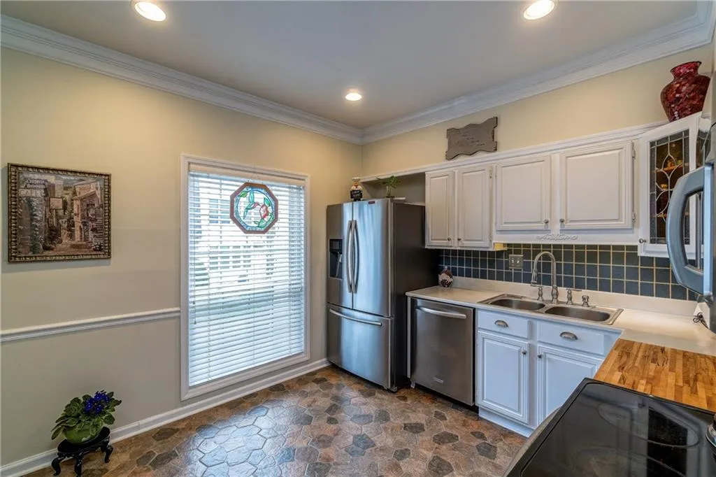 5535 Chemin De Vie, Atlanta, Georgia 30342, 2 Bedrooms Bedrooms, ,2 BathroomsBathrooms,Residential,Sold,5535 Chemin De Vie,5941015