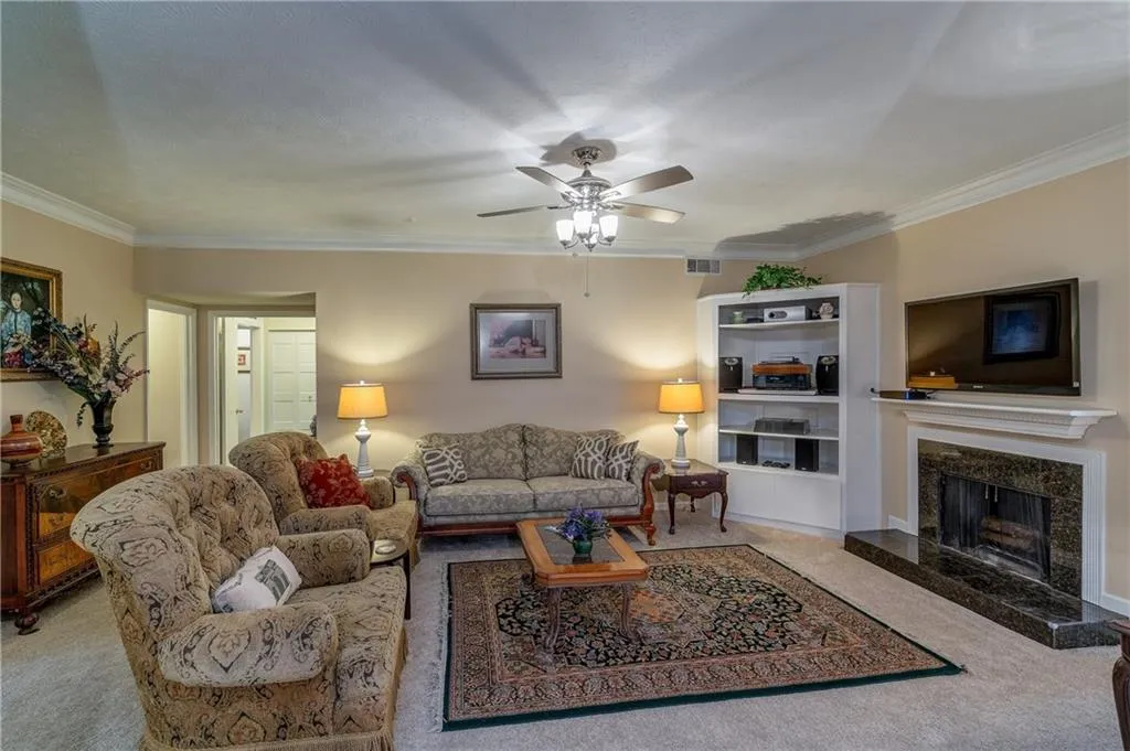 5535 Chemin De Vie, Atlanta, Georgia 30342, 2 Bedrooms Bedrooms, ,2 BathroomsBathrooms,Residential,Sold,5535 Chemin De Vie,5941015