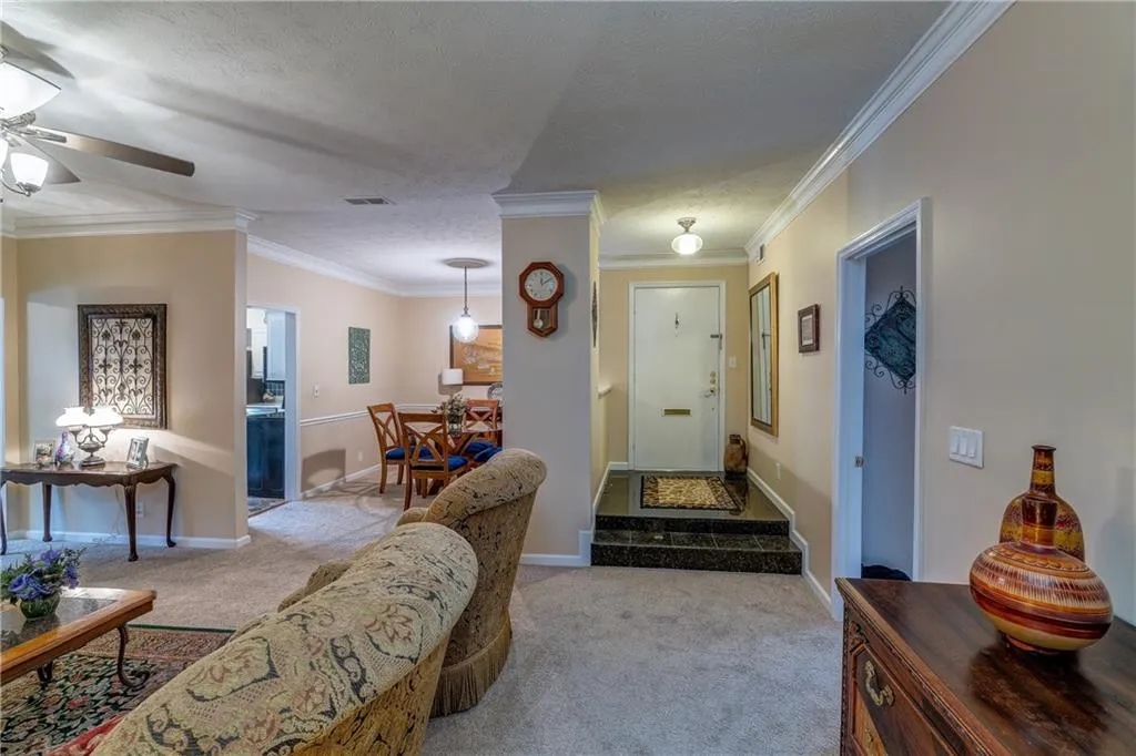 5535 Chemin De Vie, Atlanta, Georgia 30342, 2 Bedrooms Bedrooms, ,2 BathroomsBathrooms,Residential,Sold,5535 Chemin De Vie,5941015