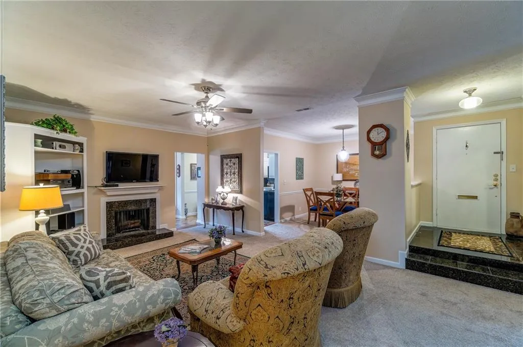 5535 Chemin De Vie, Atlanta, Georgia 30342, 2 Bedrooms Bedrooms, ,2 BathroomsBathrooms,Residential,Sold,5535 Chemin De Vie,5941015