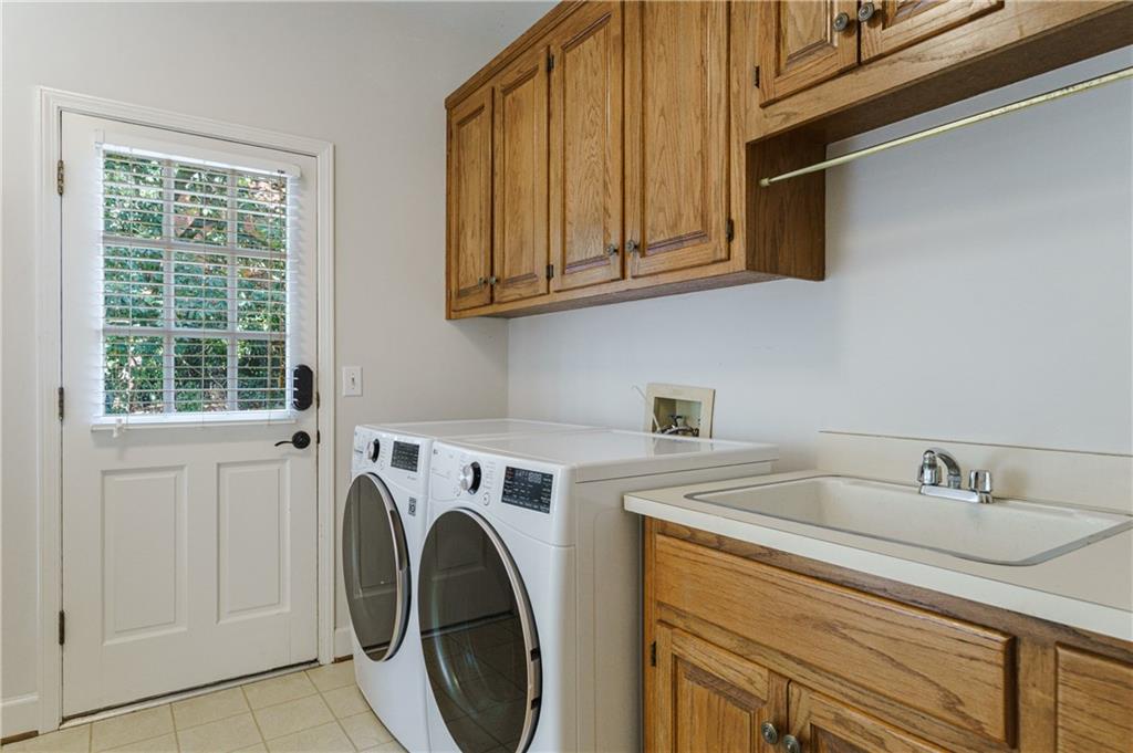 335 Fauna Court, Sandy Springs, Georgia 30350, 5 Bedrooms Bedrooms, ,4 BathroomsBathrooms,Residential,Sold,335 Fauna Court,7287938