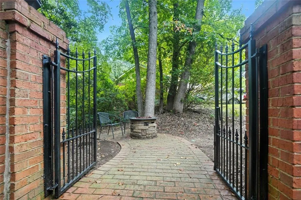 4411 Paces Battle Nw, Atlanta, Georgia 30327, 3 Bedrooms Bedrooms, ,3 BathroomsBathrooms,Residential,For Sale,4411 Paces Battle Nw,7636962