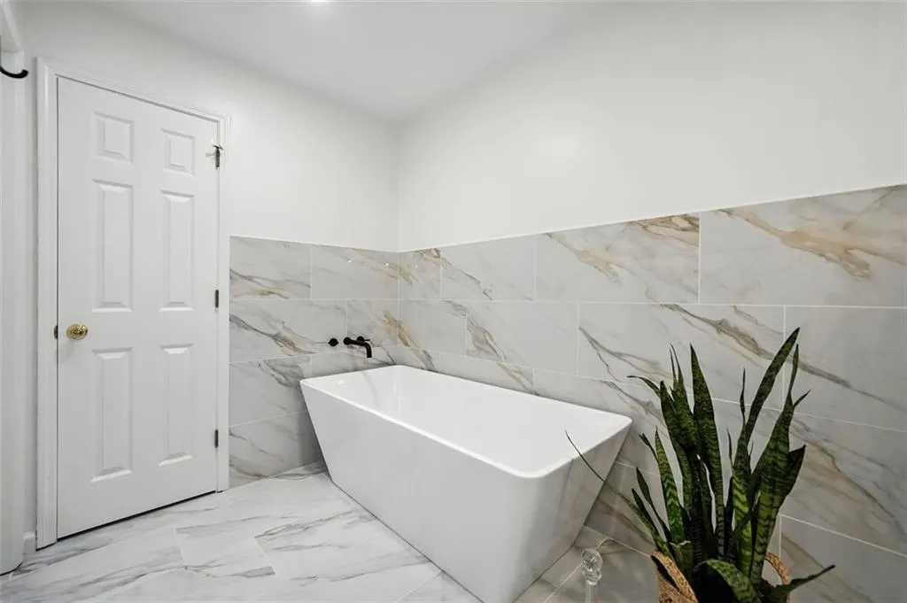4411 Paces Battle Nw, Atlanta, Georgia 30327, 3 Bedrooms Bedrooms, ,3 BathroomsBathrooms,Residential,For Sale,4411 Paces Battle Nw,7636962