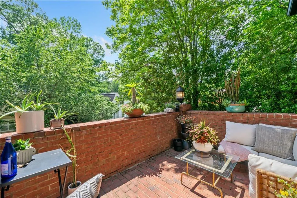 View of patio / terrace featuring an outdoor hangout area