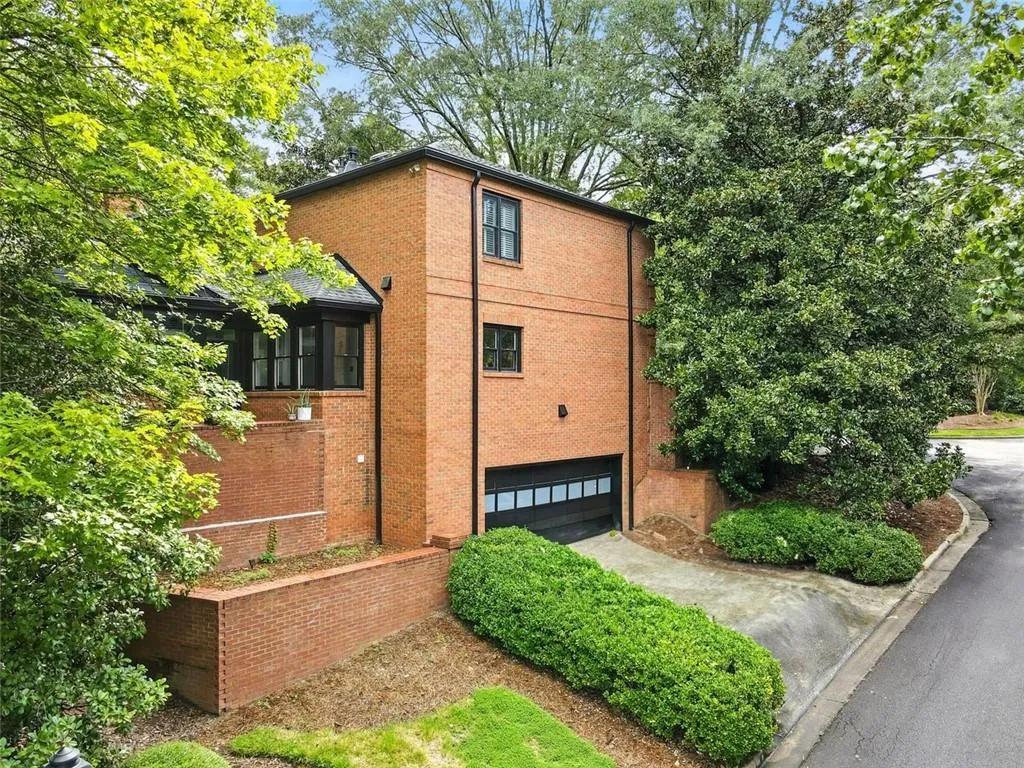 4411 Paces Battle Nw, Atlanta, Georgia 30327, 3 Bedrooms Bedrooms, ,3 BathroomsBathrooms,Residential,For Sale,4411 Paces Battle Nw,7636962