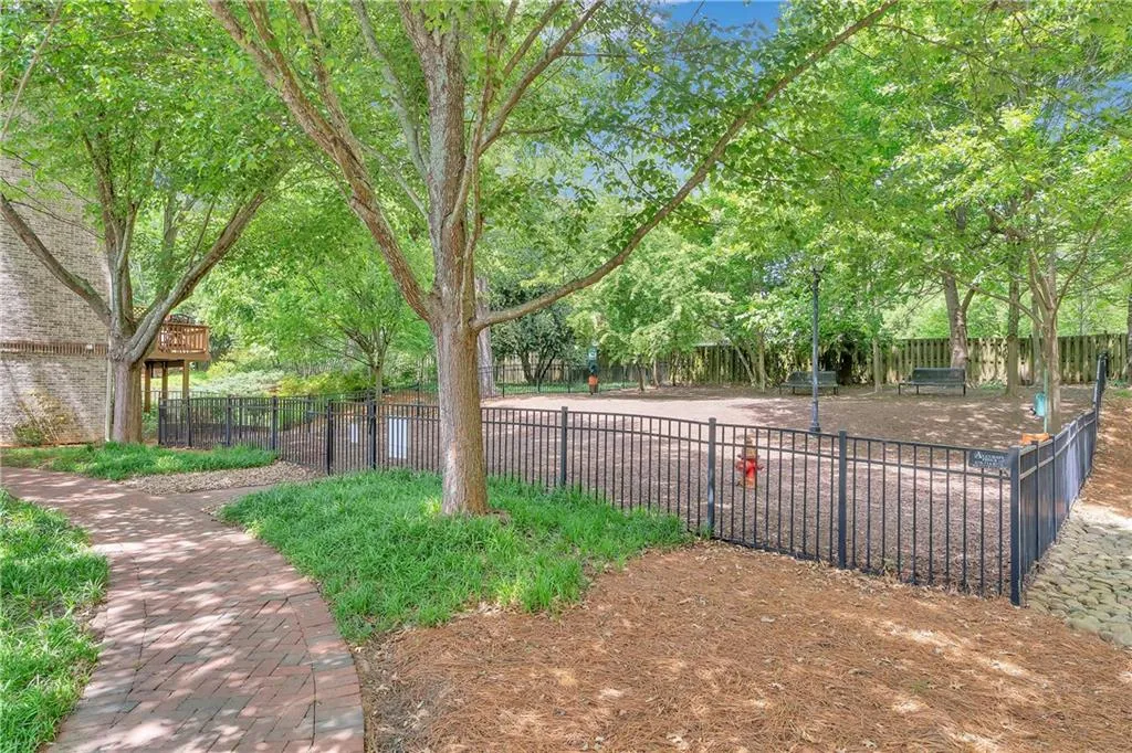 3635 E Paces Circle Ne Unit 1109, Atlanta, Georgia 30326, 1 Bedroom Bedrooms, 0 ,1 BathroomBathrooms,Residential,For Sale,3635 E Paces Circle Ne Unit 1109,7707046