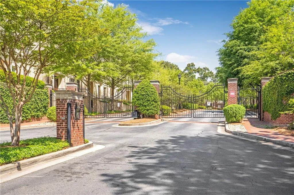 3635 E Paces Circle Ne Unit 1109, Atlanta, Georgia 30326, 1 Bedroom Bedrooms, 0 ,1 BathroomBathrooms,Residential,For Sale,3635 E Paces Circle Ne Unit 1109,7707046