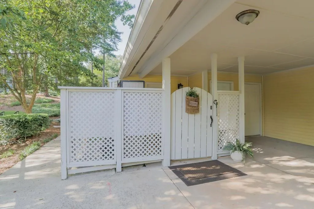 6812 Glenridge Drive Unit G, Sandy Springs, Georgia 30328, 1 Bedroom Bedrooms, ,1 BathroomBathrooms,Residential,Sold,6812 Glenridge Drive Unit G,6777309