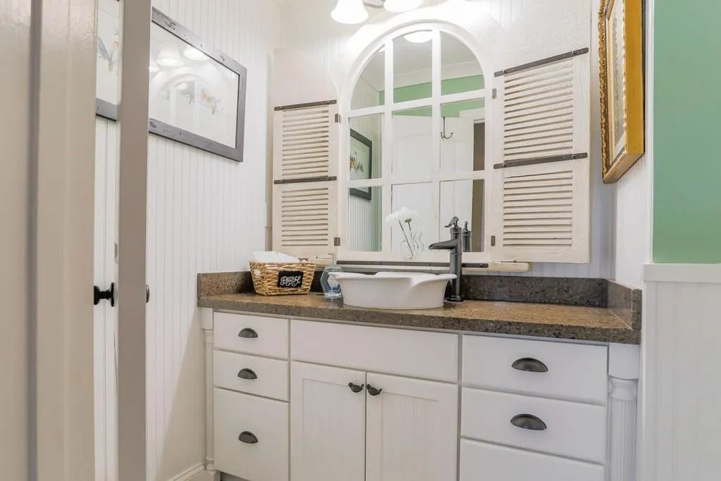 6812 Glenridge Drive Unit G, Sandy Springs, Georgia 30328, 1 Bedroom Bedrooms, ,1 BathroomBathrooms,Residential,Sold,6812 Glenridge Drive Unit G,6777309