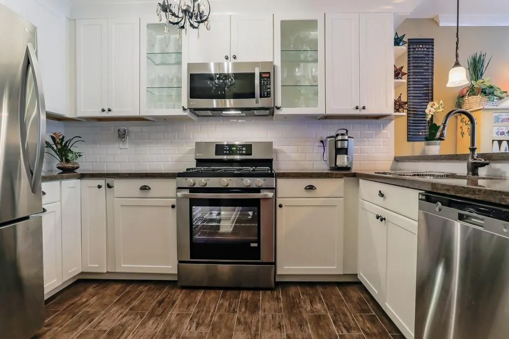 6812 Glenridge Drive Unit G, Sandy Springs, Georgia 30328, 1 Bedroom Bedrooms, ,1 BathroomBathrooms,Residential,Sold,6812 Glenridge Drive Unit G,6777309