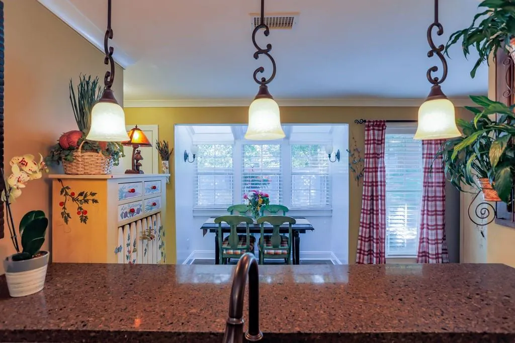 6812 Glenridge Drive Unit G, Sandy Springs, Georgia 30328, 1 Bedroom Bedrooms, ,1 BathroomBathrooms,Residential,Sold,6812 Glenridge Drive Unit G,6777309