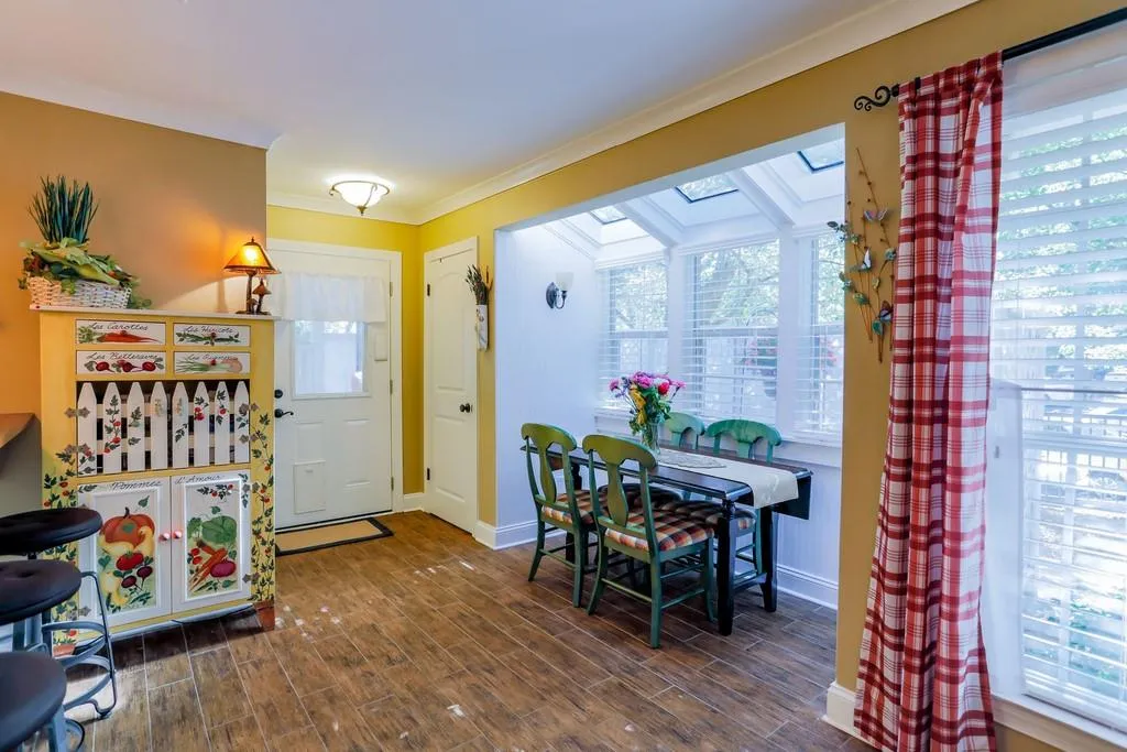 6812 Glenridge Drive Unit G, Sandy Springs, Georgia 30328, 1 Bedroom Bedrooms, ,1 BathroomBathrooms,Residential,Sold,6812 Glenridge Drive Unit G,6777309